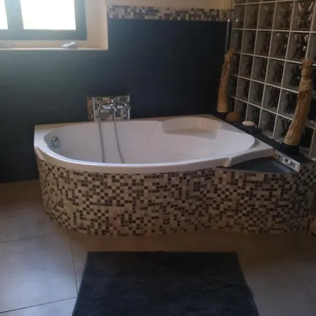 فندق مبيت وإفطار Domaine La Baronne Buzet-sur-Tarn