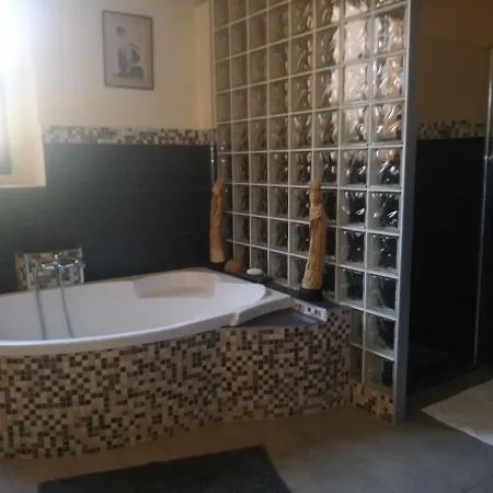 فندق مبيت وإفطار Domaine La Baronne 4*