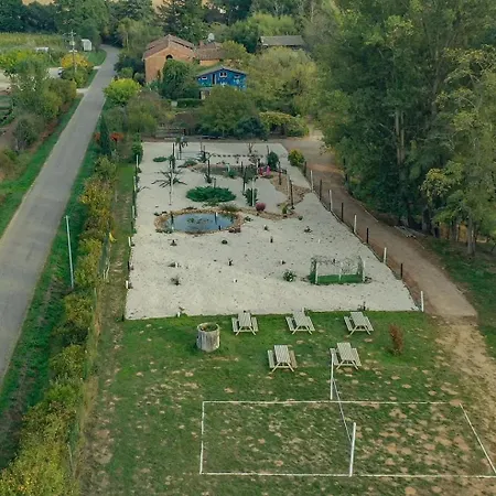 לינה וארוחת בוקר Domaine La Baronne 4*