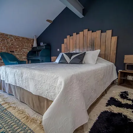 לינה וארוחת בוקר Domaine La Baronne 4*