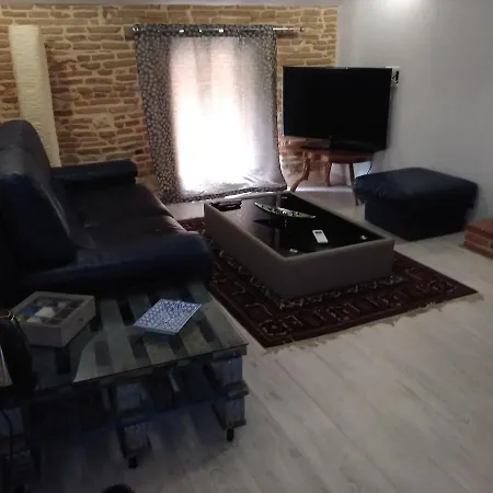 לינה וארוחת בוקר Domaine La Baronne 4*